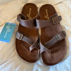 🤎Mounatin Sole Brown Leather Sandal Size 9🤎 NWT